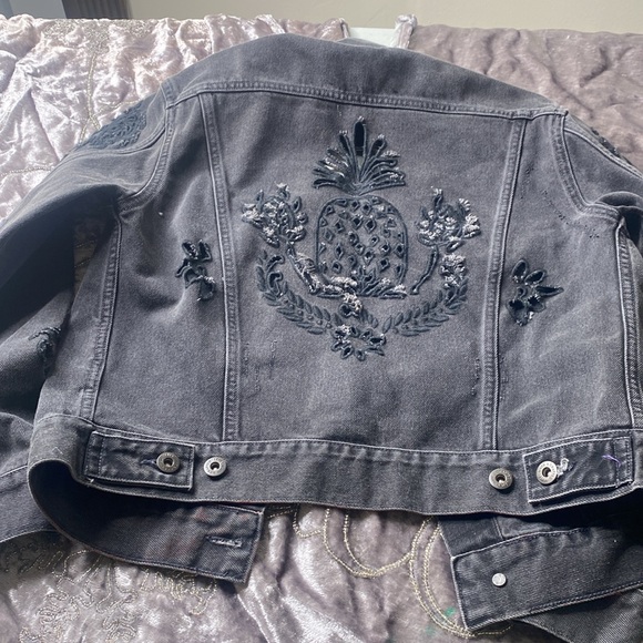 Levi’s Jean Jacket - Picture 3 of 6